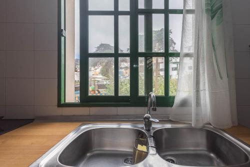 a sink in a kitchen with a window at Valverde central Isla del Hierro in Valverde
