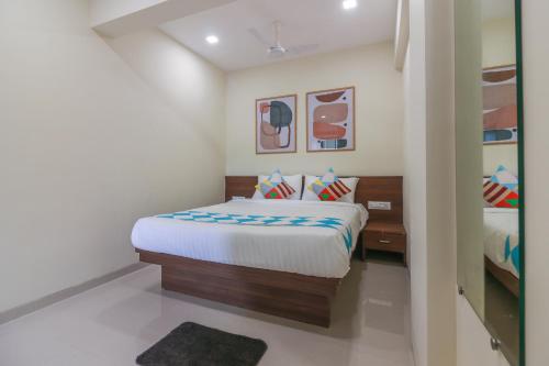 Ένα ή περισσότερα κρεβάτια σε δωμάτιο στο Hotel O Home Exotic Studio Kalamboli