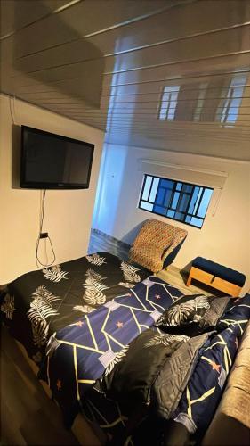 a large bed in a room with a tv at Vélez Loft in Vélez