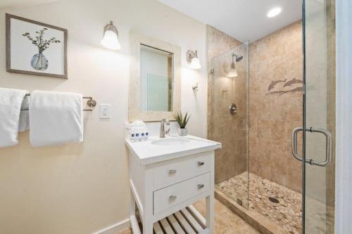 Ένα μπάνιο στο Kapalua Golf Villas 17T8 · KGV 17T8 Remodeled 1BD Kapalua Villa