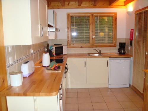 Η κουζίνα ή μικρή κουζίνα στο Chalet Clementine