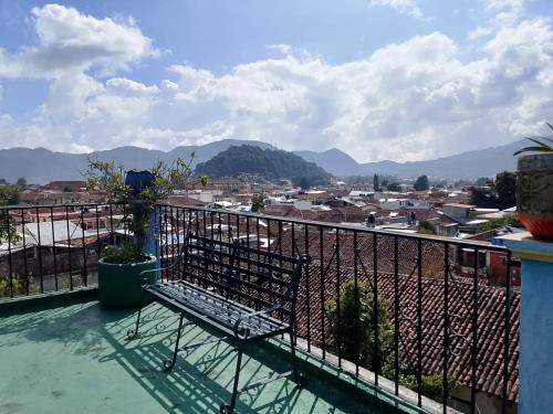O vedere generală la munți sau o vedere la munte luată de la acest hotel
