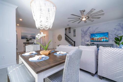 NEW to Market 5 Bed - Storey Lake Retreat photo 15