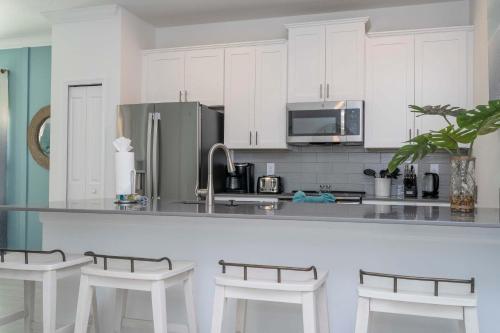NEW to Market 5 Bed - Storey Lake Retreat photo 21