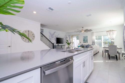 NEW to Market 5 Bed - Storey Lake Retreat photo 23