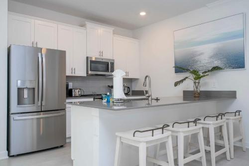 NEW to Market 5 Bed - Storey Lake Retreat photo 24