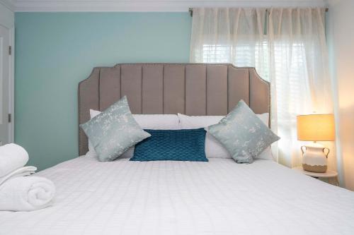NEW to Market 5 Bed - Storey Lake Retreat photo 37
