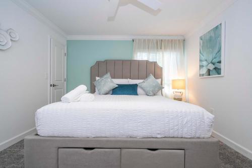 NEW to Market 5 Bed - Storey Lake Retreat photo 38