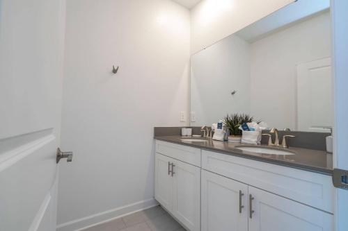 NEW to Market 5 Bed - Storey Lake Retreat photo 61