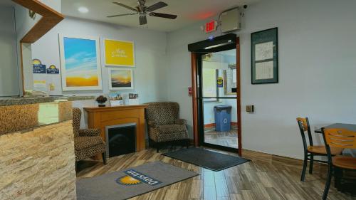 Posezení v ubytování Days Inn by Wyndham Mankato