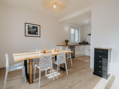 Holiday home just 350 m from the long sandy beach