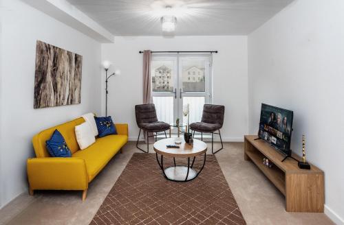 Χώρος καθιστικού στο Modern Downtown Gem- Brand New Apartments on Cannon St