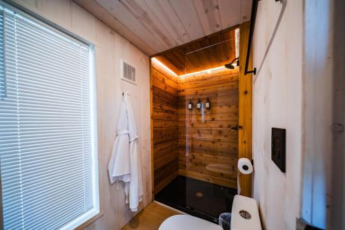 Koupelna v ubytování Nordic Couples Cabin W Hot Tub, Sauna, Grill