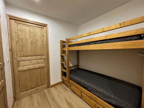 Les Menuires: 2 Pièces, 4 Pers, Pieds des Pistes, Parking Inclus - FR-1-452-405