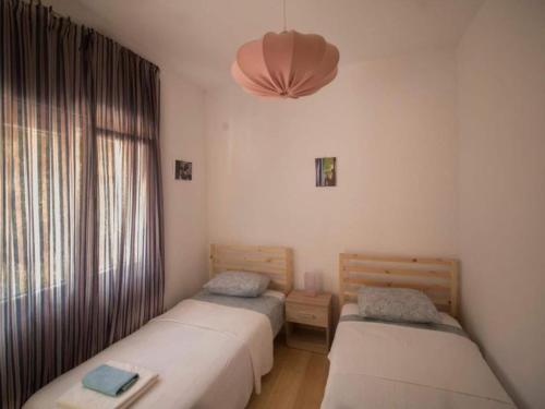 Postel nebo postele na pokoji v ubytování Four Bedroom Holiday Home with Pool