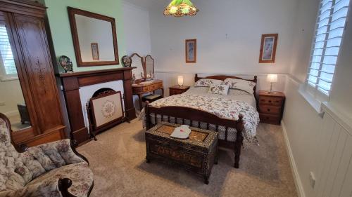 Ένα ή περισσότερα κρεβάτια σε δωμάτιο στο Captains Cottage