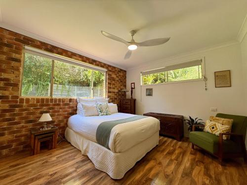 Postel nebo postele na pokoji v ubytování Tropic Lodge by Charlesworth