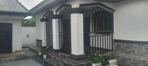 Το κτήριο όπου στεγάζεται  το διαμέρισμα