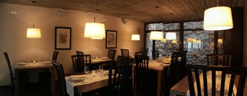 a dining room with tables and chairs and lights at Eco Hotel Boutique & Spa Capitulo Trece - Adults Only in Maderuelo