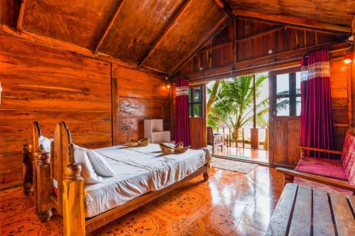 Ένα ή περισσότερα κρεβάτια σε δωμάτιο στο Blue Lagoon Resort Goa