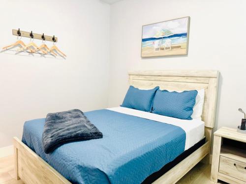 Katil atau katil-katil dalam bilik di Brand New Tampa Oasis with Private Jacuzzi Retreat