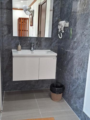 a bathroom with a white sink and a mirror at Vista Tam Coc Hotel in Vũ Lâm