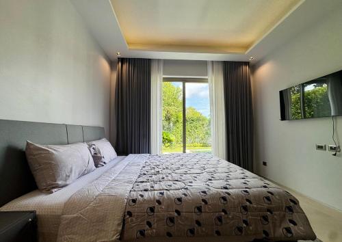 Ένα ή περισσότερα κρεβάτια σε δωμάτιο στο Botanica Foresta x MonthStayz Thailand