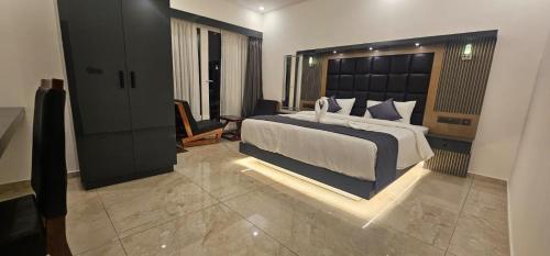 Ένα ή περισσότερα κρεβάτια σε δωμάτιο στο Munnar Family Castle