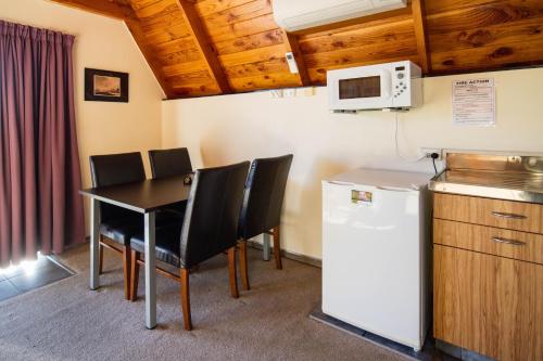 Cucina o angolo cottura di Mountain Chalets Motel