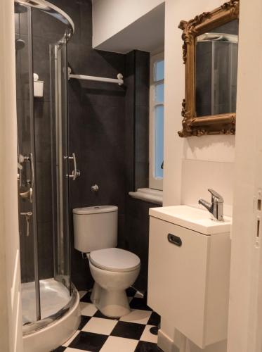 R & Freud Guest House