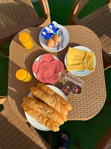 Jídlo v penzionu – hostince nebo okolí