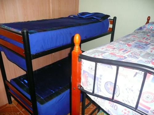 Katil dua tingkat atau katil-katil dua tingkat dalam bilik di Hospedaje Glamour