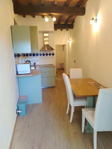 Foto Charming Little House 2 kilometers from the Historical Centre in a typical Florentine district right next to the Tram and Bus stops by Florence Holidays Apartments