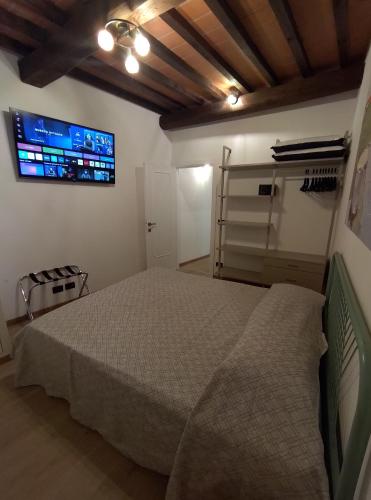 Charming Little House 2 kilometers from the Historical Centre in a typical Florentine district right next to the Tram and Bus stops by Florence Holidays Apartments