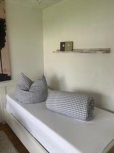 バート・フュッシンクにあるAppartementshaus Vloraの- ベッド1台(枕2つ付)