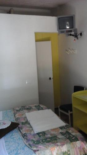 a room with a bed and a tv on the wall at Hotel Club Torre Capovento in Sperlonga