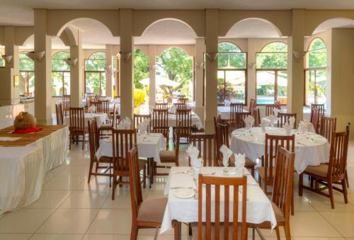 Restoran atau tempat lain untuk makan di Victoria Falls Rainbow Hotel