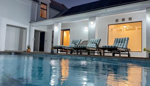 Gallery image of Serene Villa, Britannia Bay overlooking the beach in Stompneusbaai