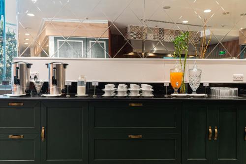 Kuchyň nebo kuchyňský kout v ubytování La Casa Hotel Amman by FHM