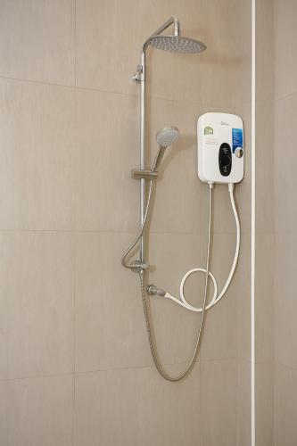 a shower with a shower head in a bathroom at A&J Holiday Villa in Ban Na Bon