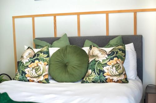 Katil atau katil-katil dalam bilik di Deluxe Apartment in Sandton