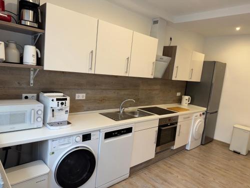 Η κουζίνα ή μικρή κουζίνα στο Ferienwohnung am Wald und Hannover Stadt, Contactless Check -in, free parking,