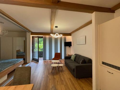 Ένα ή περισσότερα κρεβάτια σε δωμάτιο στο Gut ausgestattete Ferienwohnung in der Nähe des Millstätter Sees