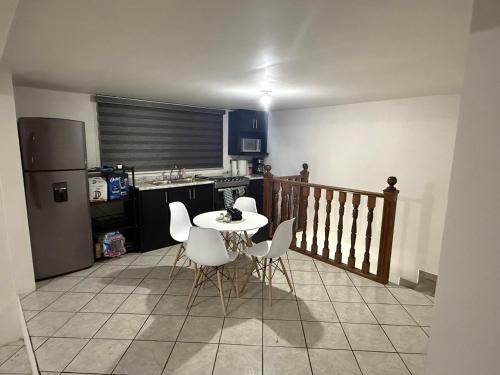 a kitchen with a table and chairs in a room at Casa en segunda planta in Hidalgo del Parral