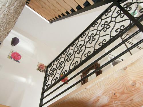 Gambar di galeri bagi Romantic Tower in Dordogne with Rooftop Terrace di Roussines