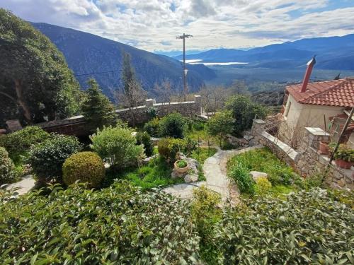 a garden with a view of the mountains at Delphi Sunset Apartment in Delfoi