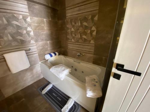 a bathroom with a bath tub and a sink at Heliopolis Ultra Luxury Panoramic Apt Near Cairo Airport in Cairo