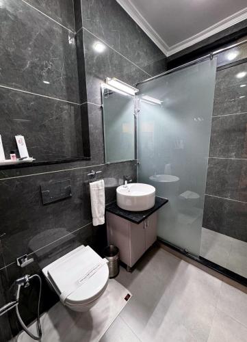 Ένα μπάνιο στο Sarovar Regency