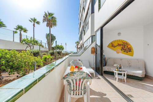 Sublime169 large terrace overlooking the garden and ocean