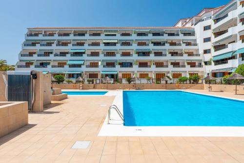 Sublime169 large terrace overlooking the garden and ocean